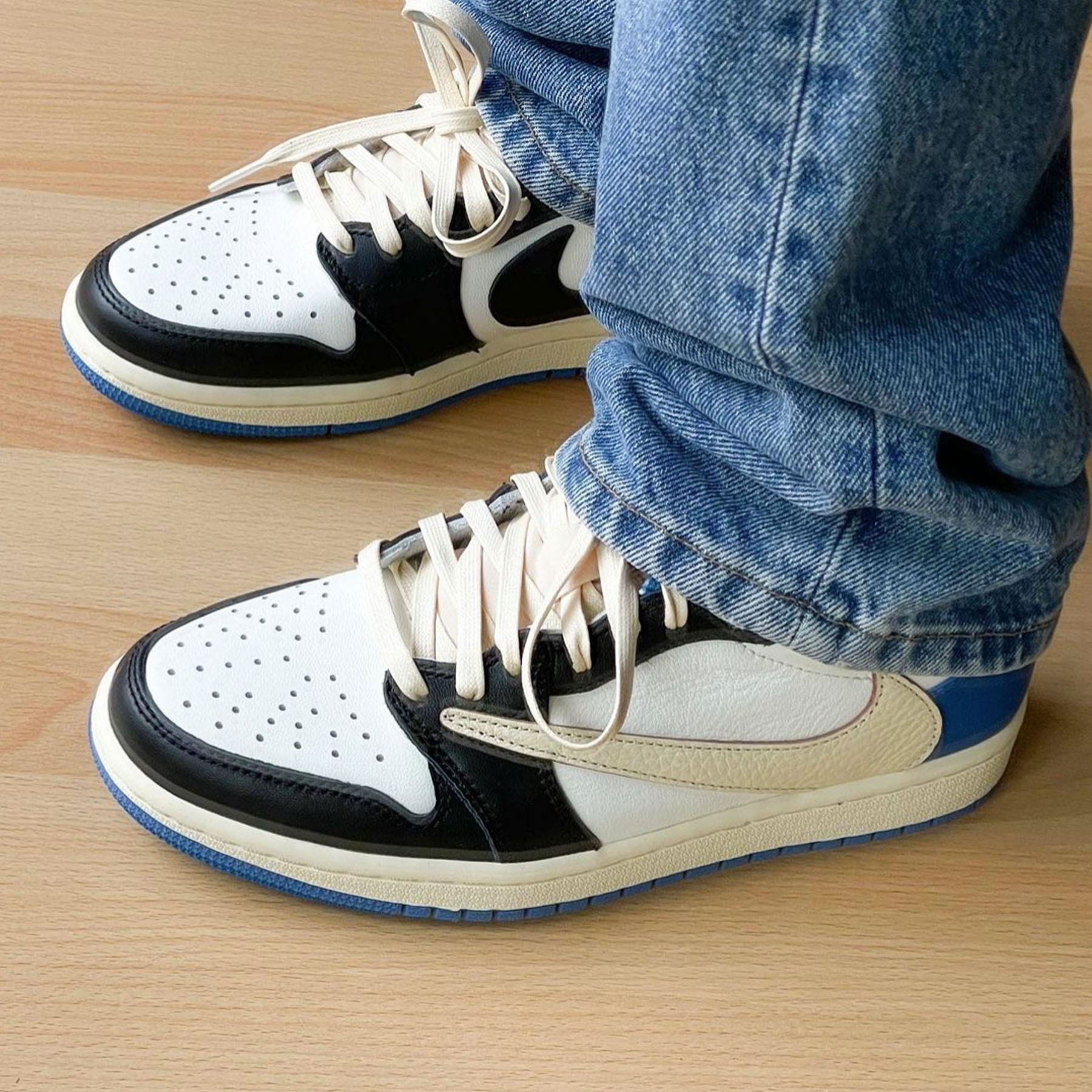 Air Jordan 1 Low x Travis Scott x Fragment