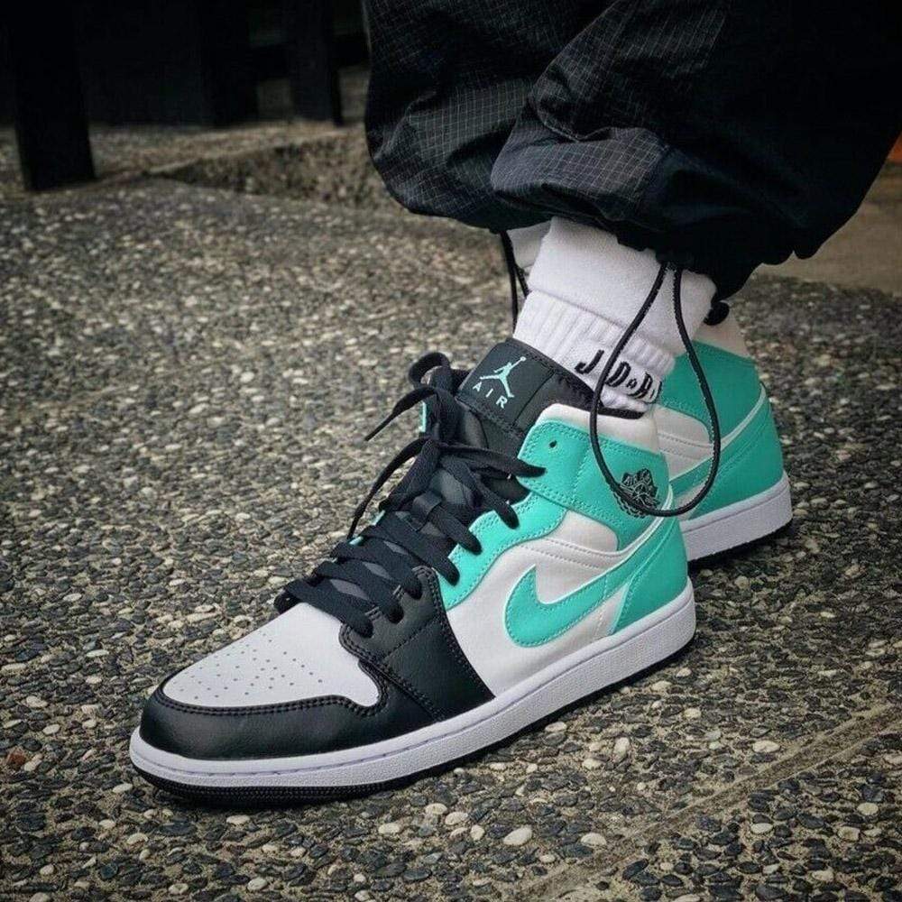 Air Jordan 1 Mid “Igloo