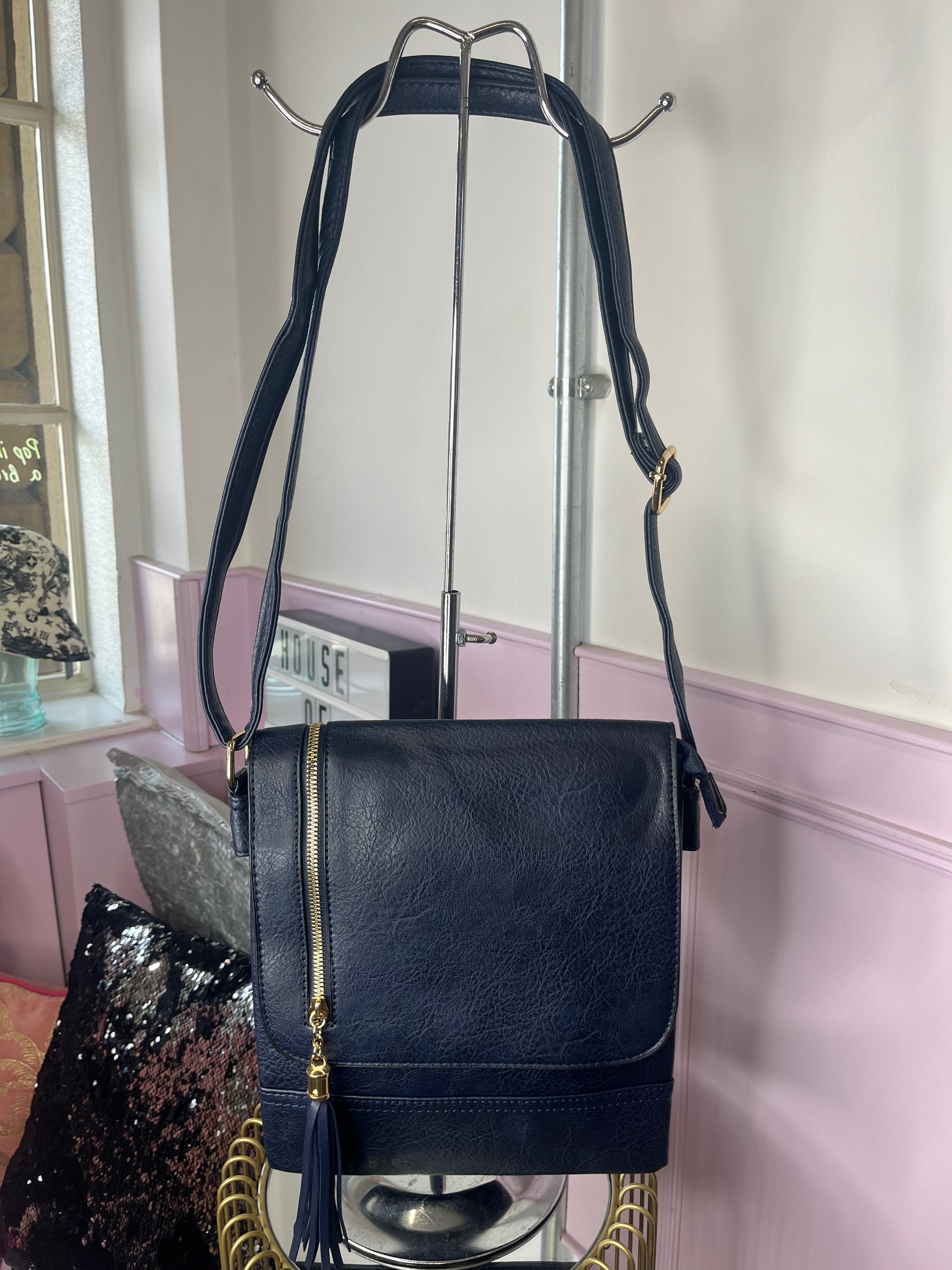 CrossBody Flap Over Bag > Navy