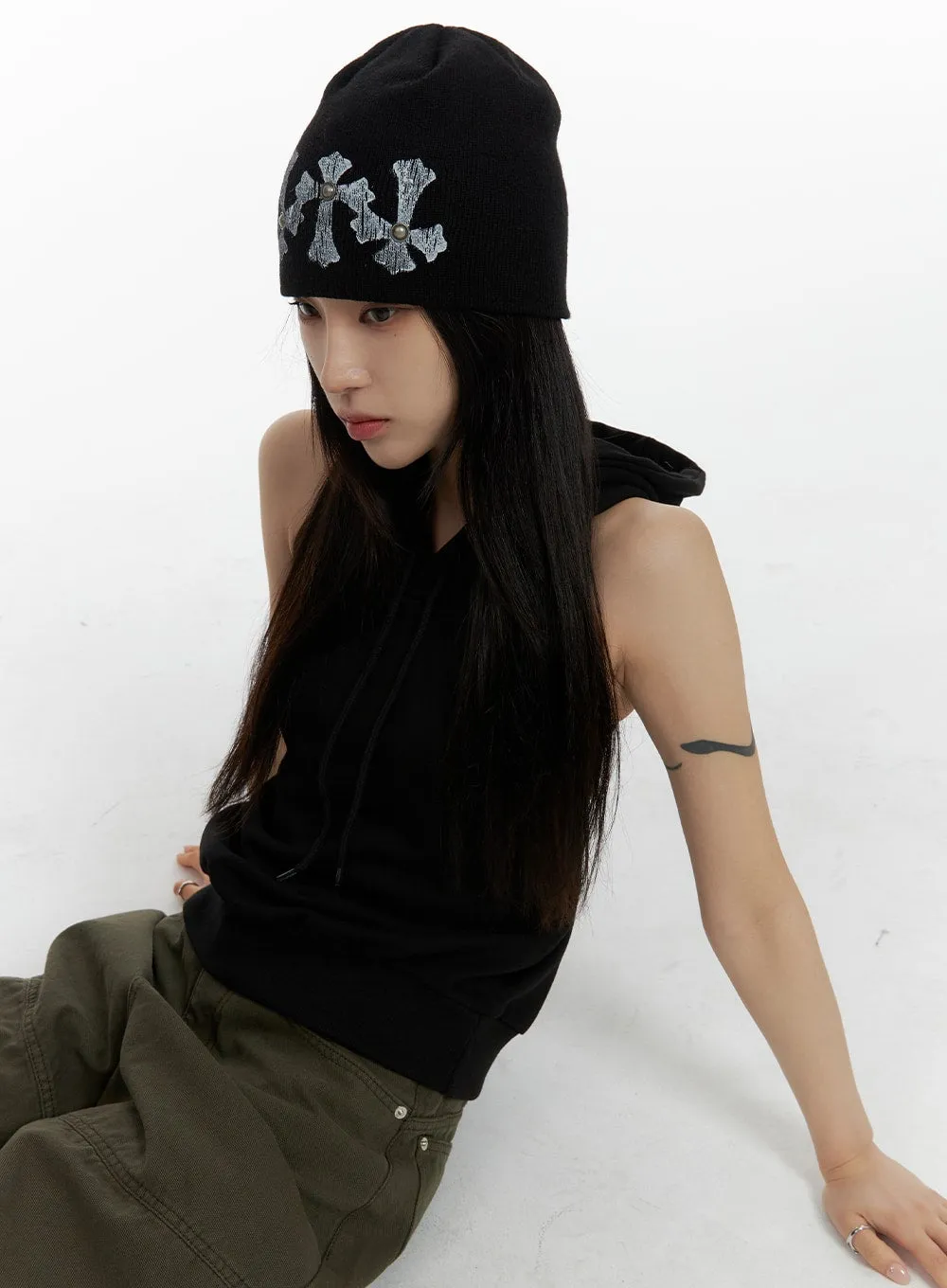 Dark Grunge Stud Graphic Beanie CF428