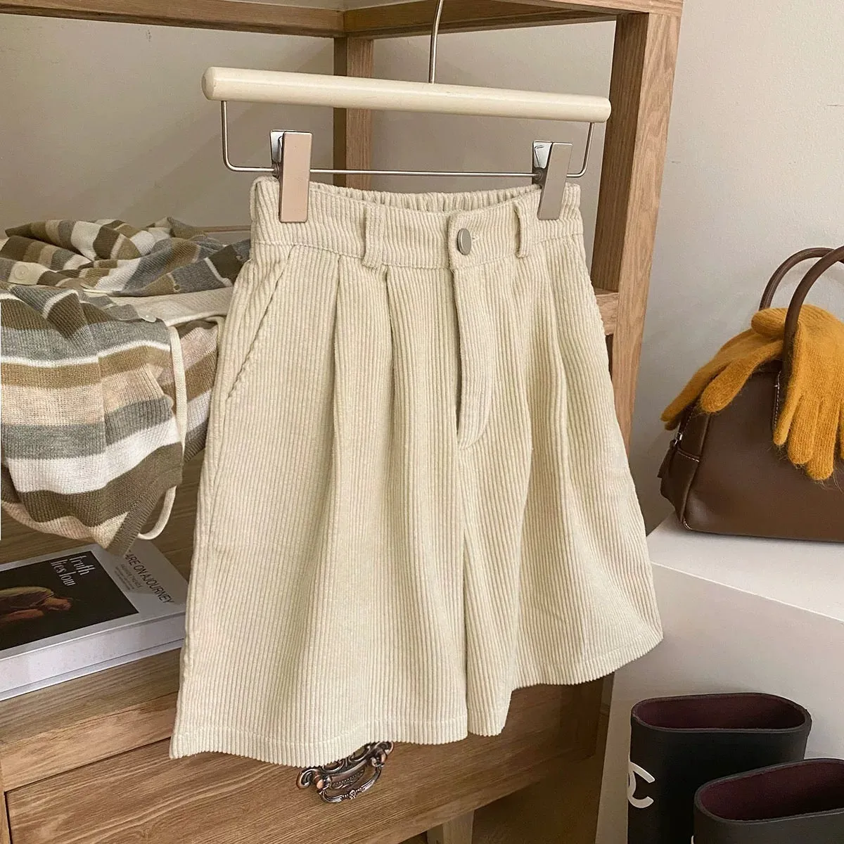 Retro Japanese-style retro corduroy wide-leg shorts for women in autumn and winter high-waisted loose and versatile temperament 